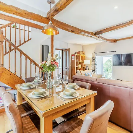 Holiday home Inglenook