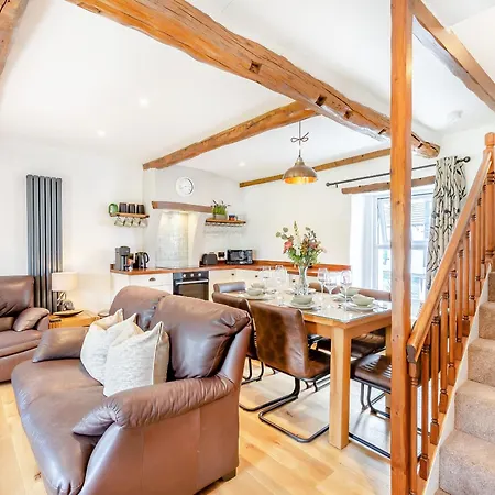 Holiday home Inglenook